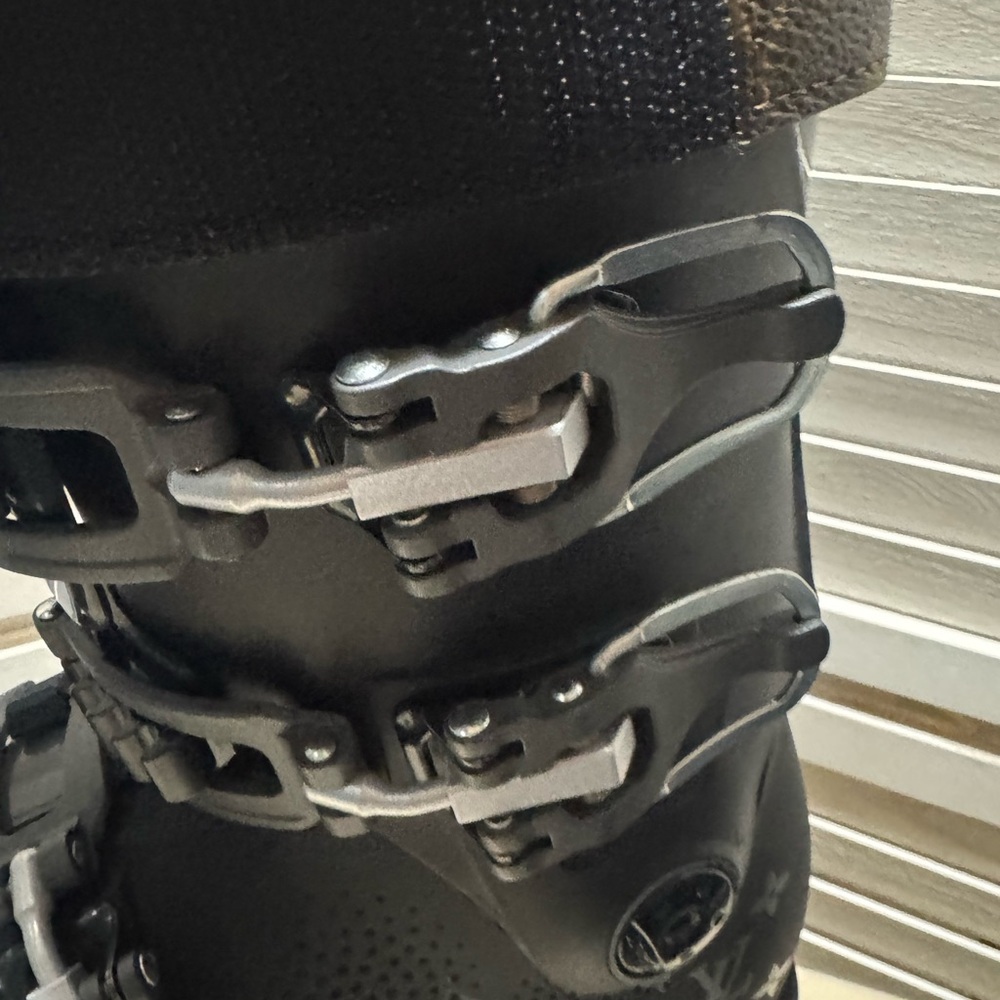 SOLD
Louis Vuitton Limited Edition Heated Ski Boots - Picture 4 of 16